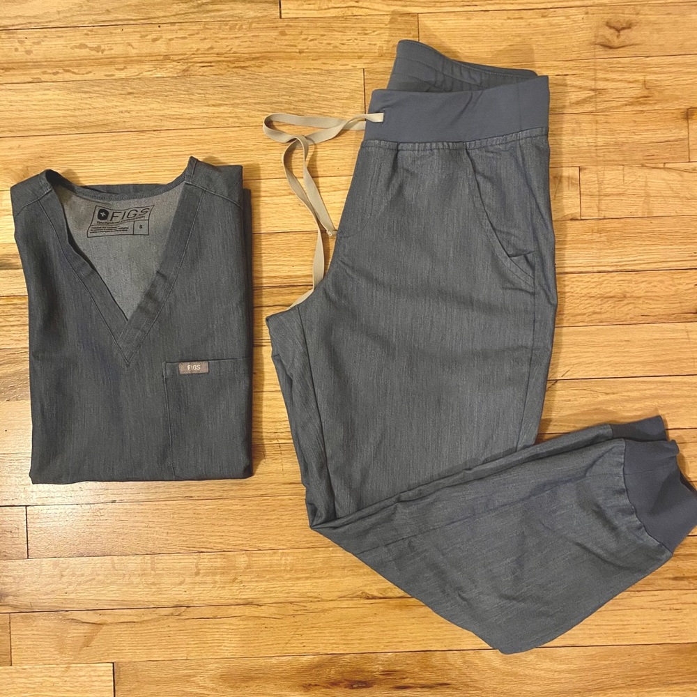 FIGS Women’s Heather Denim Scrubs Set